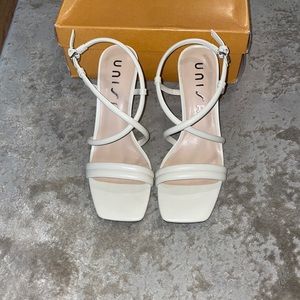 NWT beige heels